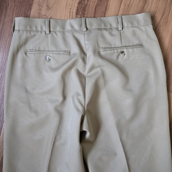 Men's 34/32 Khaki Van Heusen Dress Pants EUC - Picture 9 of 15